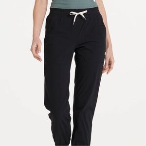Vuori Women’s Miles Jogger, size L